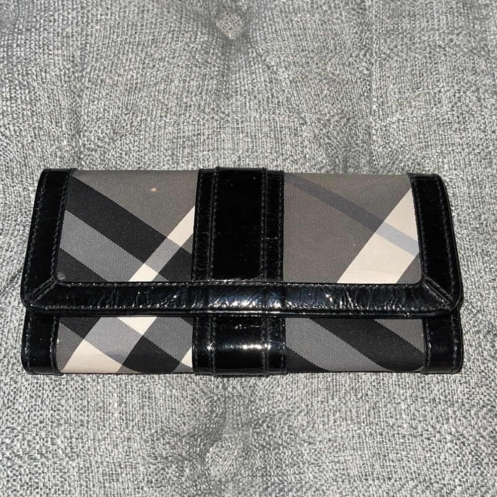 Burberry continental wallet